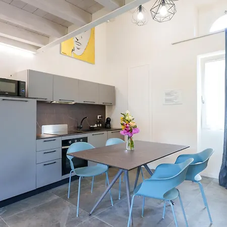 La Casa Incartata Apartment *